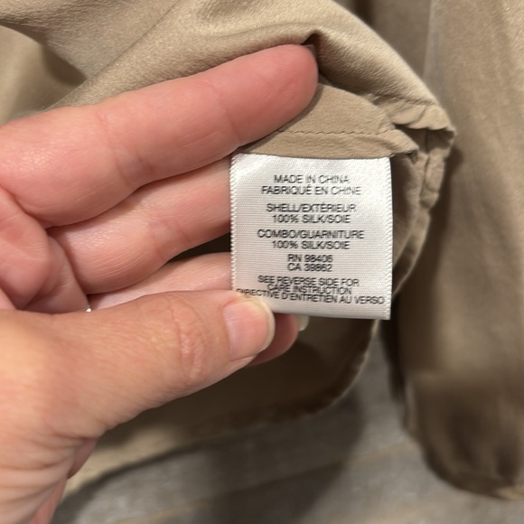 Theory Helona 100% silk beige and black blouse size Medium - Picture 5 of 9